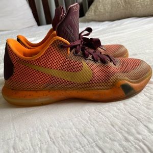 NIKE KOBE BASKETBALL SHOES